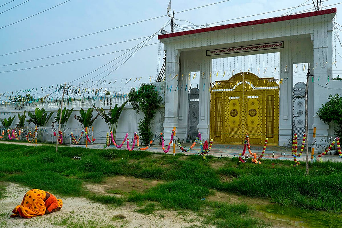Baba Bhole Nath's palatial ashram in Mainpuri